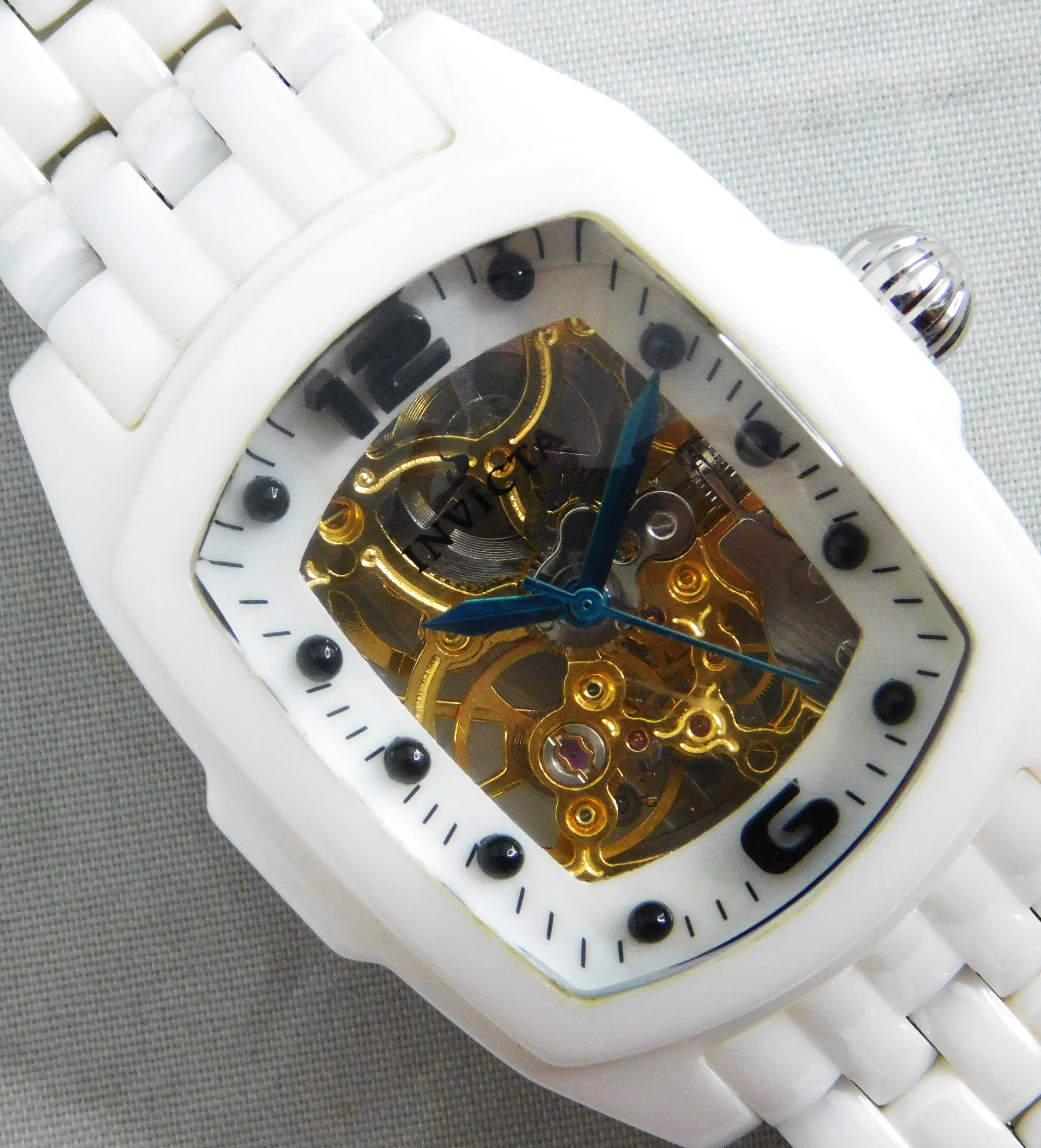 Invicta Lupah Model 1127 Solid White Ceramic Manual Wind Mens Watch....33mm