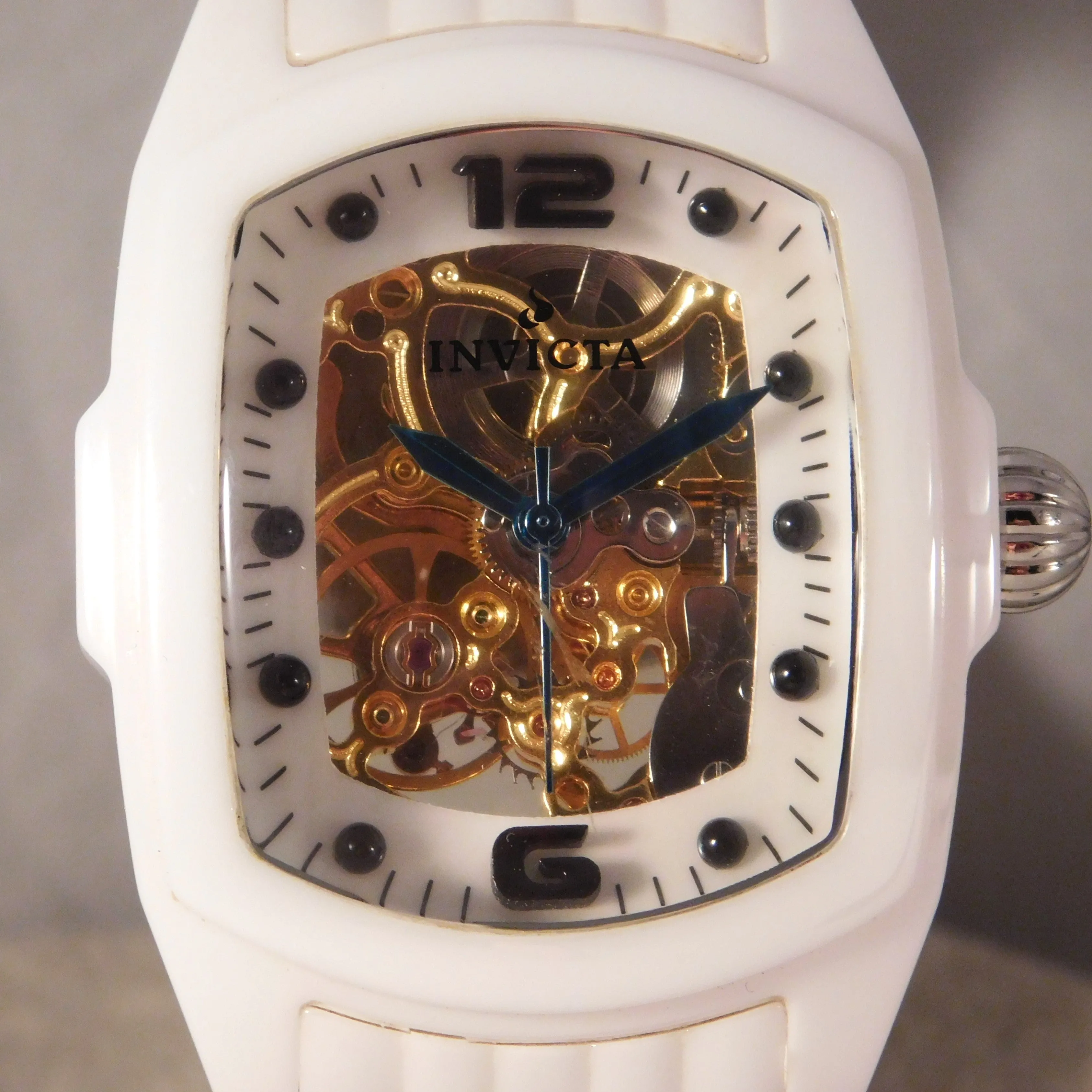 Invicta Lupah Model 1127 Solid White Ceramic Manual Wind Mens Watch....33mm