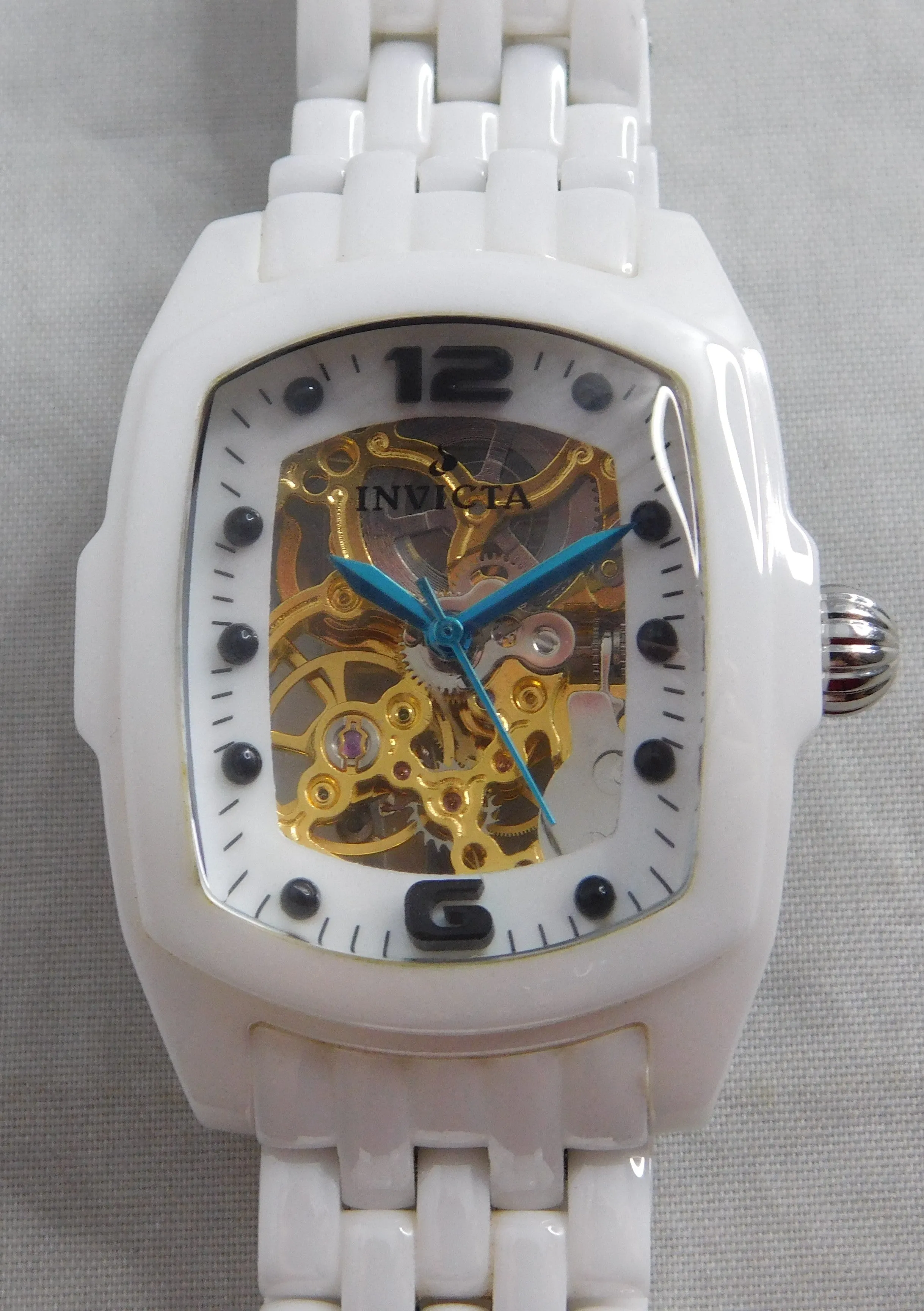 Invicta Lupah Model 1127 Solid White Ceramic Manual Wind Mens Watch....33mm