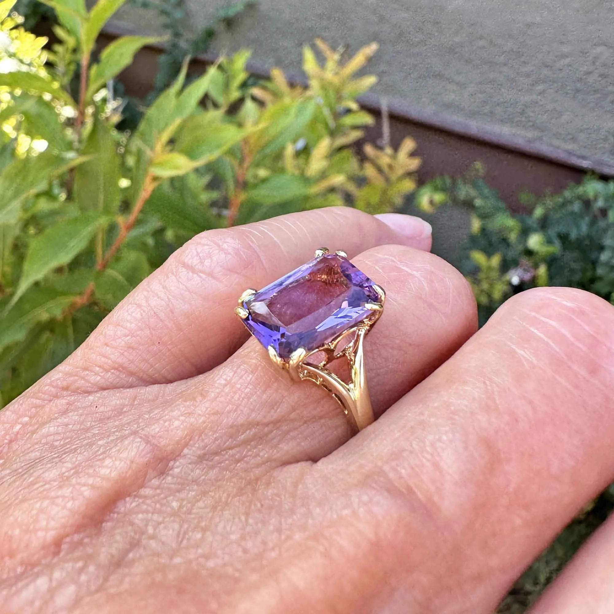 Vintage 14K Gold 6CTW Cusion Cut Amethyst Cocktail Ring